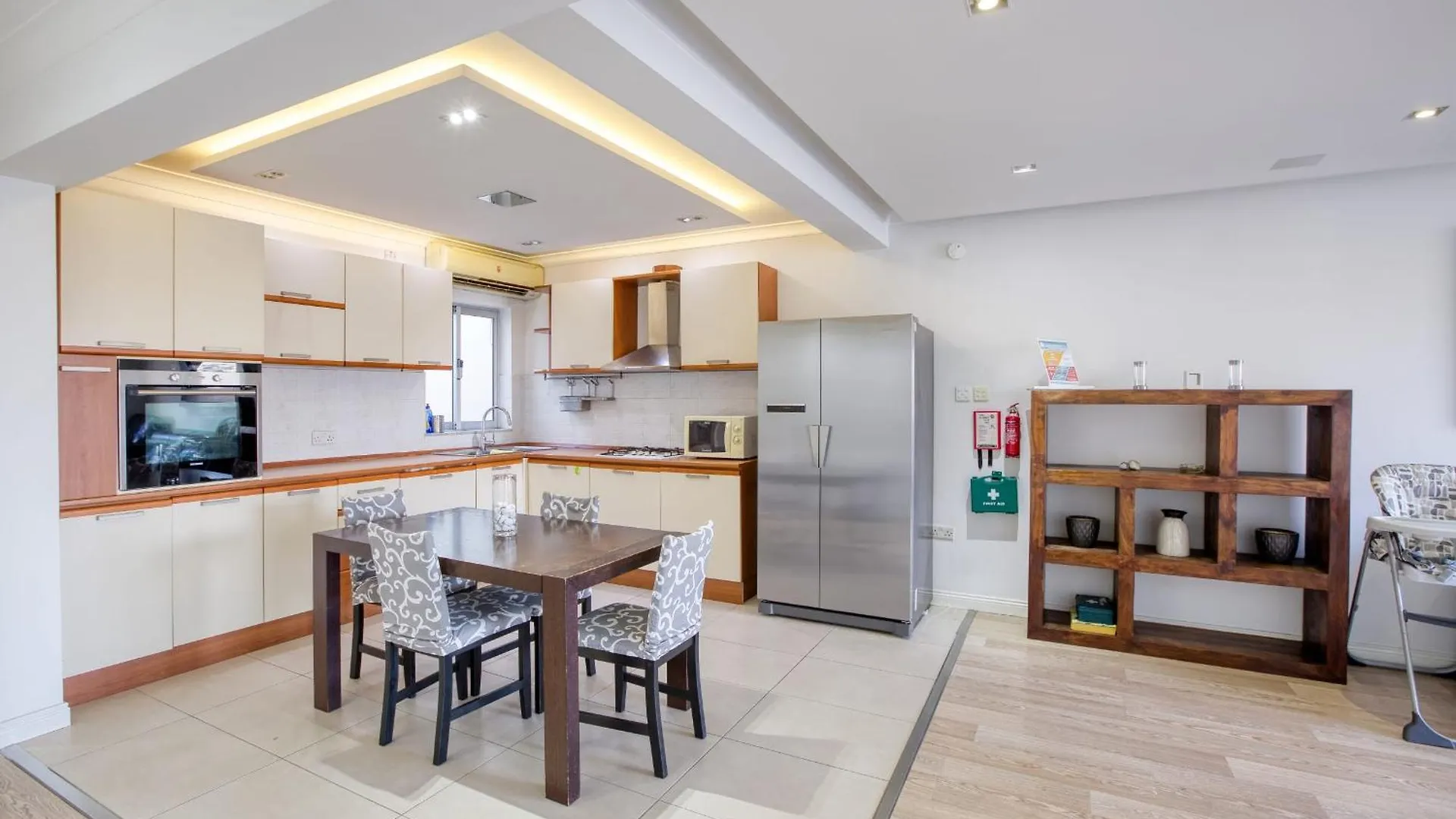 Seafront Apartment-Hosted By Sweetstay Pieta